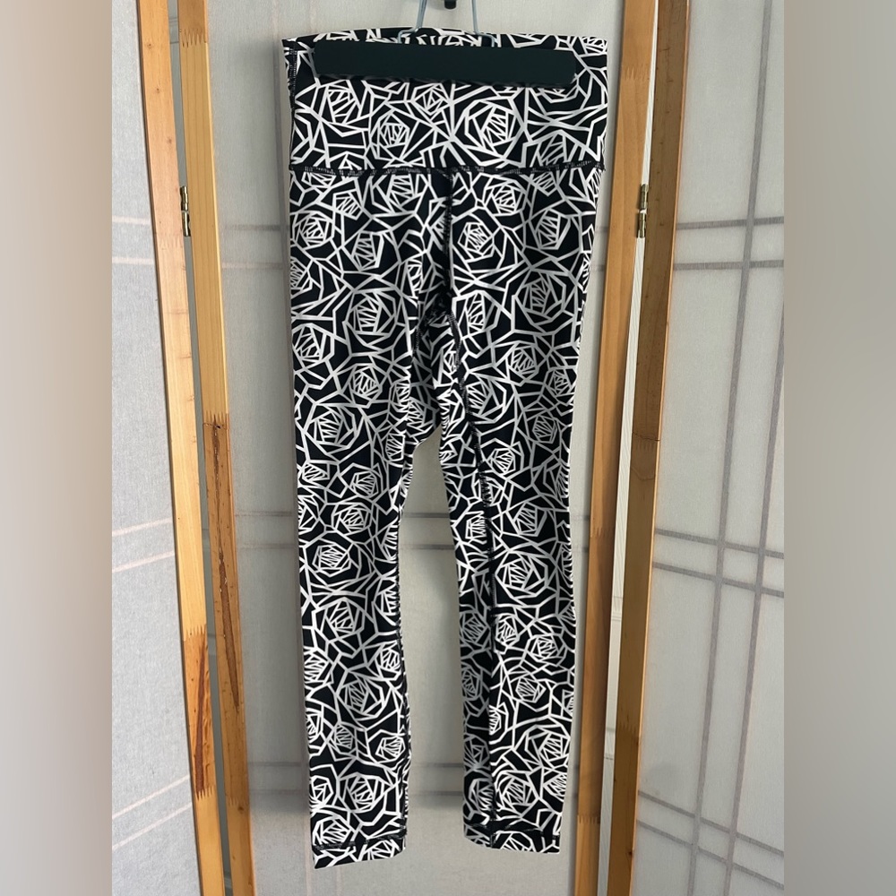 RARE FIND! Lululemon Wunder Under Luxtreme 7/8